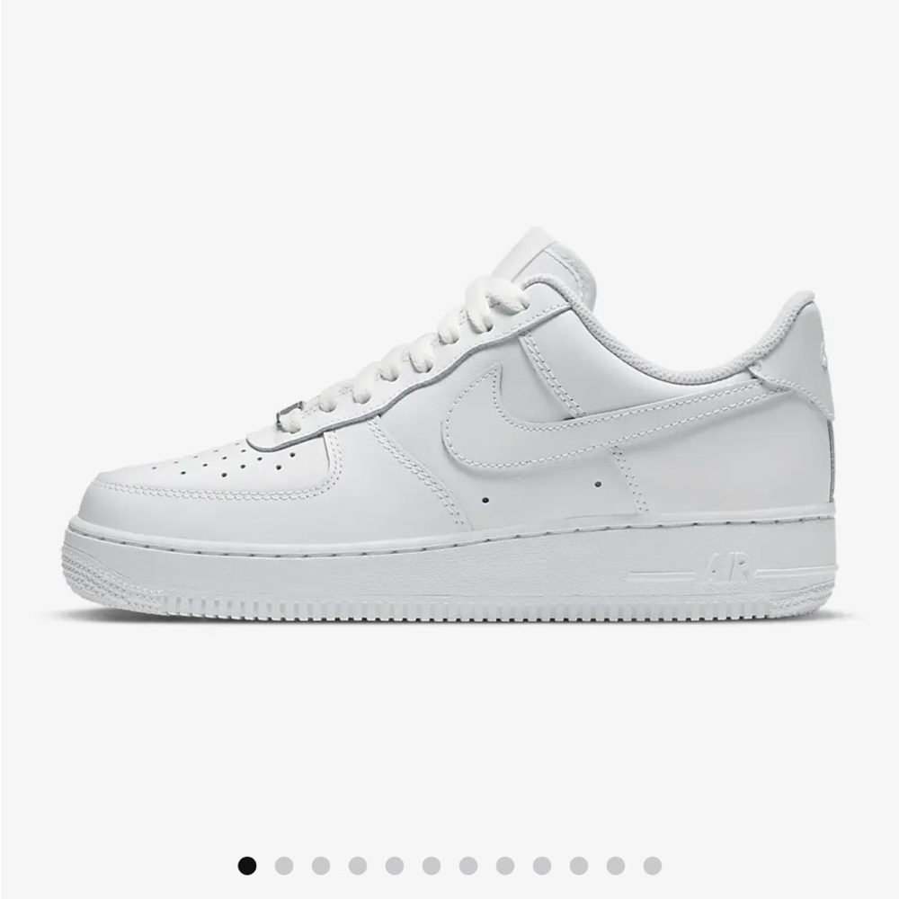 Woman’s Nike Air Force 1’07